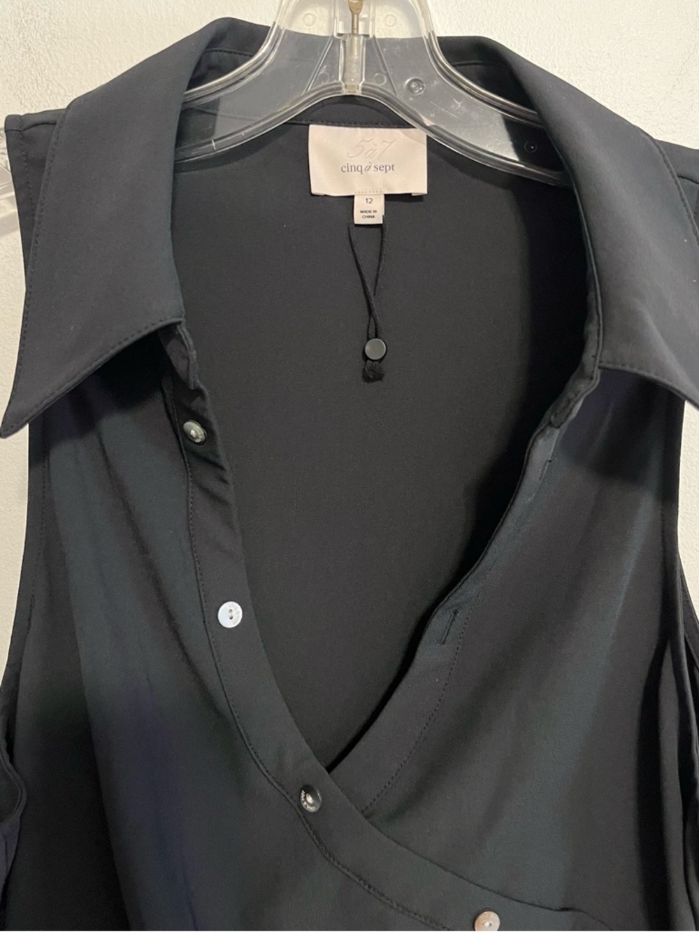 NWOT Cinq a Sept Margie Notched Hem Sleeveless V Neck Mini Dress in Black.
Sz 12 - Picture 5 of 11